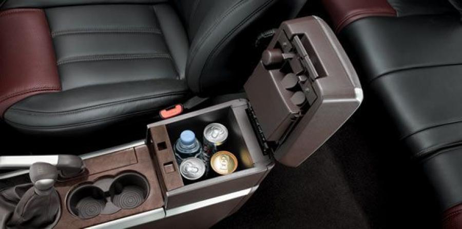 Детали интерьера Mahindra XUV500 2012 года  (фото 22 из 38)